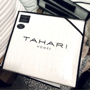 Tahari Bedding White Textured Seersucker Duvet Cover Set Full/Queen 3 Piece Set